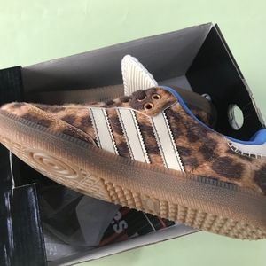 Meet your Posher, Enoc